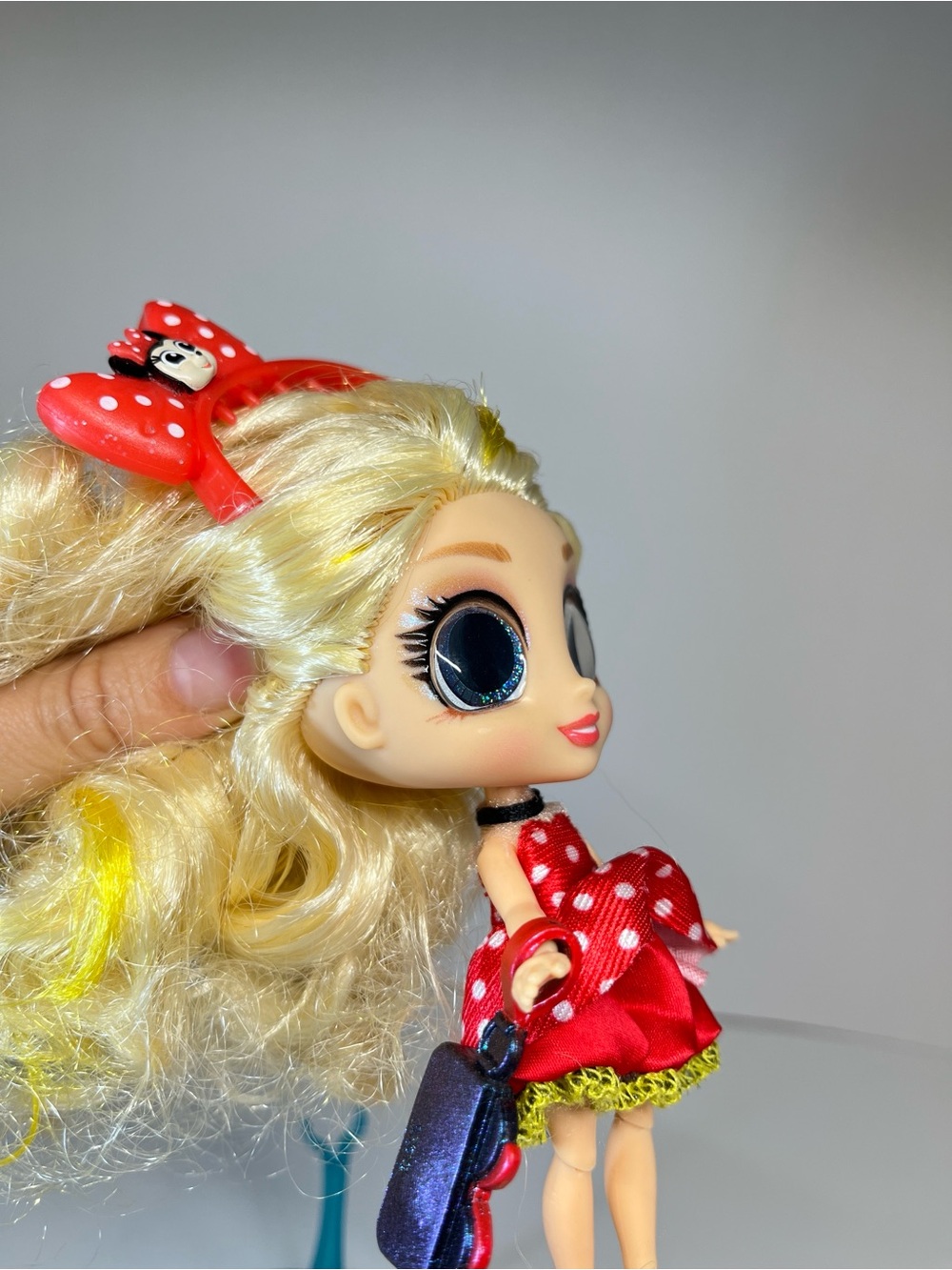 Disney Doorables Minnie Mouse Zoe Superfan Doll 2023 Adoorbs Classic Crew Chain - Picture 7 of 12